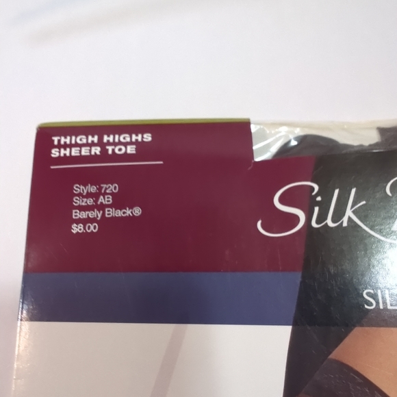 Hanes Silk Reflections Lace Top Sandalfoot Thigh-Hi Jet Black Stocking - Picture 4 of 8